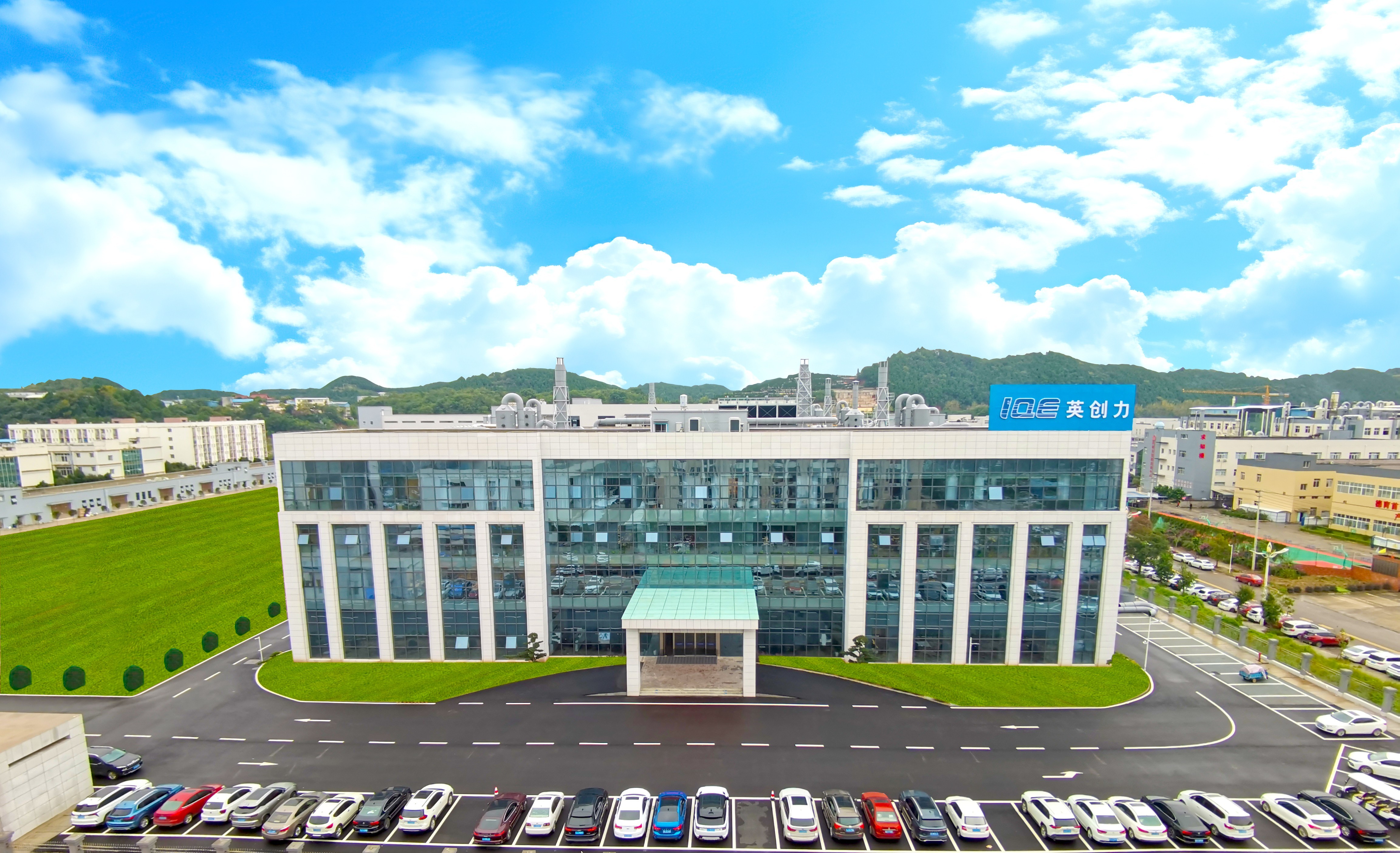 "托底帮扶筑巢平昌"英创力集团惠创智链新厂投产，坤鹏伯爵等七