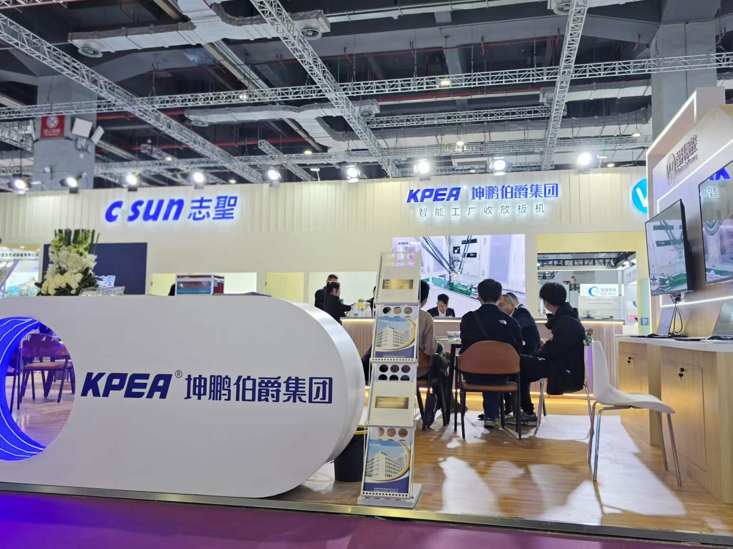 沪上聚智，共话封装次时代｜坤鹏伯爵集团 CPCA SHOW 2026 上海展圆满